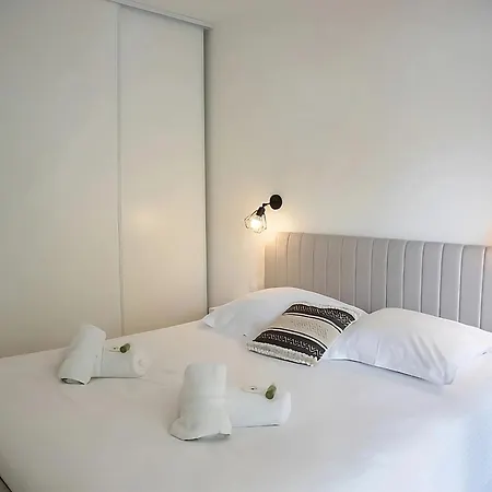 Апартаменты Confort Au Coeur D'antibes