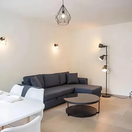 Confort Au Coeur D'antibes Апартаменты *